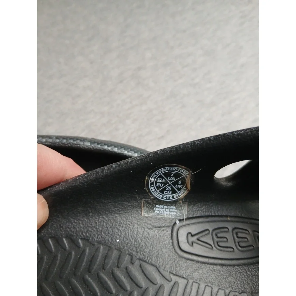 Keen Sandals Mens 7 Yogui Arts Outdoor Hiking Beach Casual Comfort Slide Clog